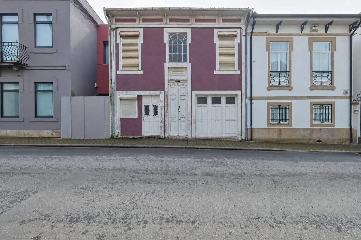 The same house with the cars removed and the pavement and street left clear